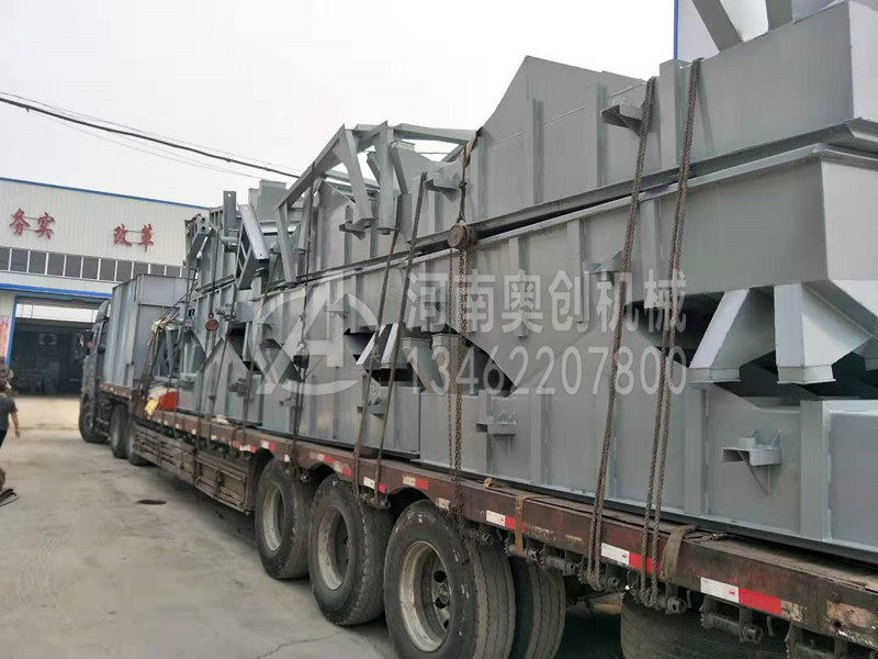 直線篩選機通過多層篩分生產出幾種類型的物料 直線篩選機通過多層篩分生產出幾種類型的物料