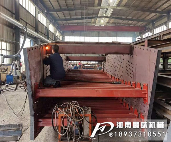 物料潮濕堵網問題用那種振動篩可以解決？