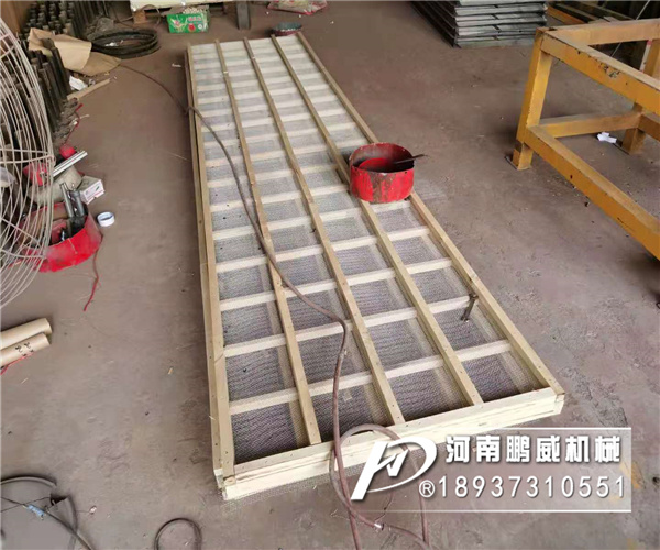 土石圓振動篩篩網堵泥怎么樣解決?